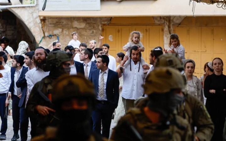 Ισραηλινοί έποικοι επιτέθηκαν σε ευρωπαϊκή διπλωματική συνοδεία και ξυλοκόπησαν Γάλλο δήμαρχο