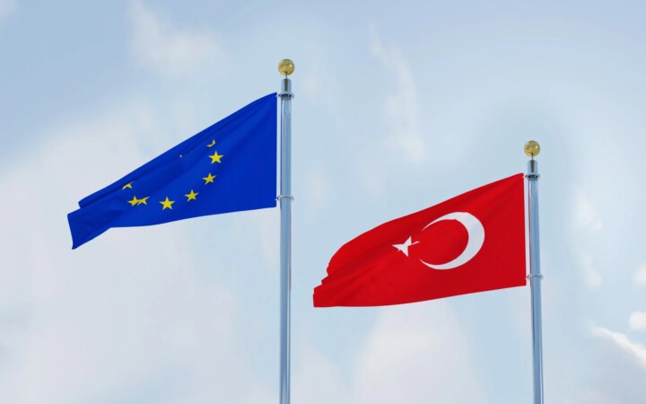 Με τον περιορισμό των δικαιωμάτων απομακρύνεται από το ευρωπαϊκό της σχέδιο