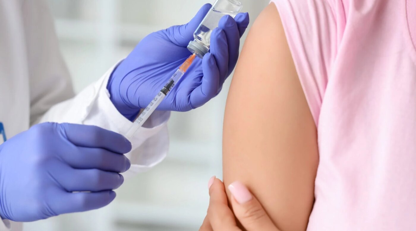 Εξατομικευμένο εμβόλιο mRNA για τον καρκίνο μείωσε κατά 42% τον κίνδυνο υποτροπής ή θανάτου