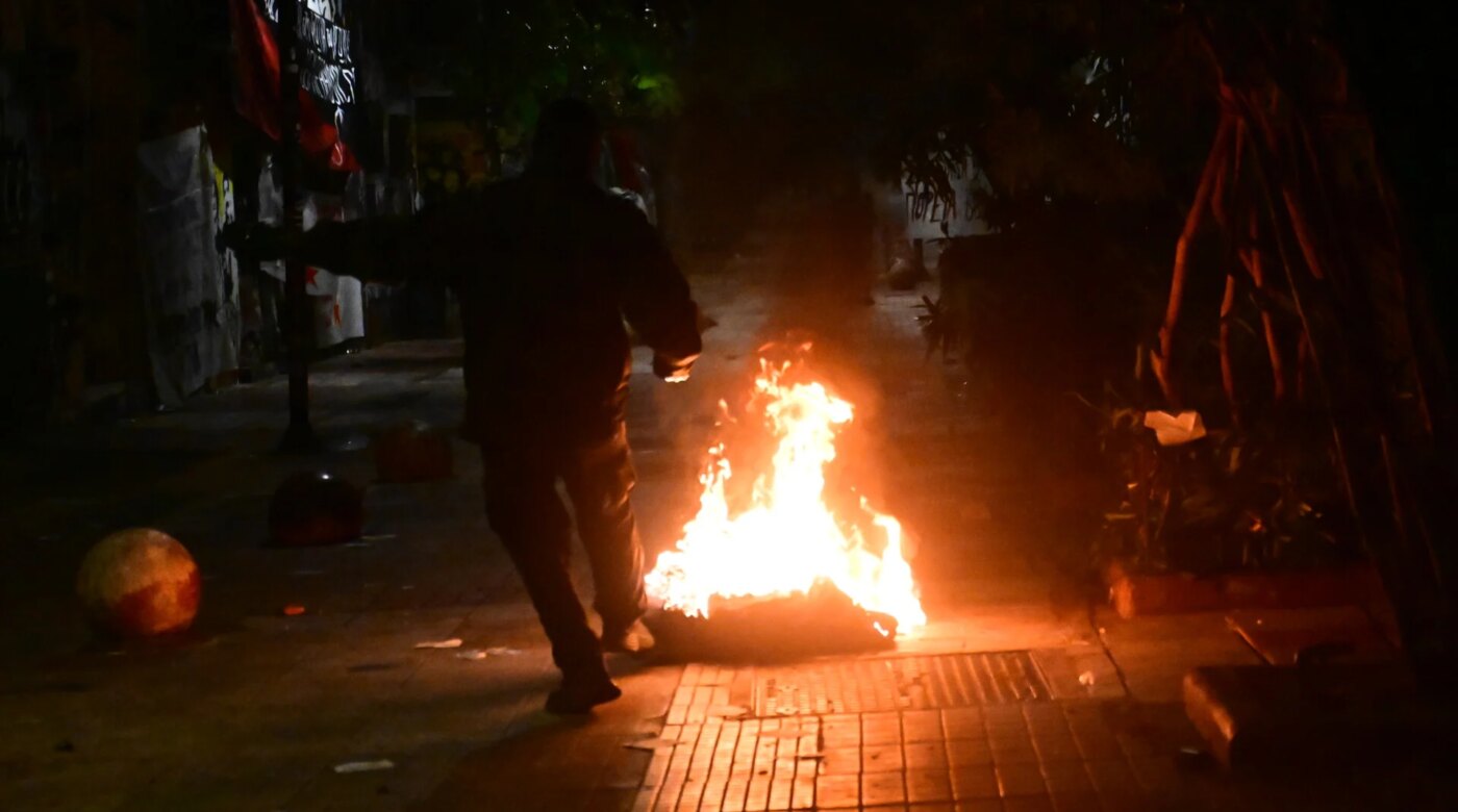 Εξάρχεια: Σκηνικό έντασης τα ξημερώματα – Συλλήψεις