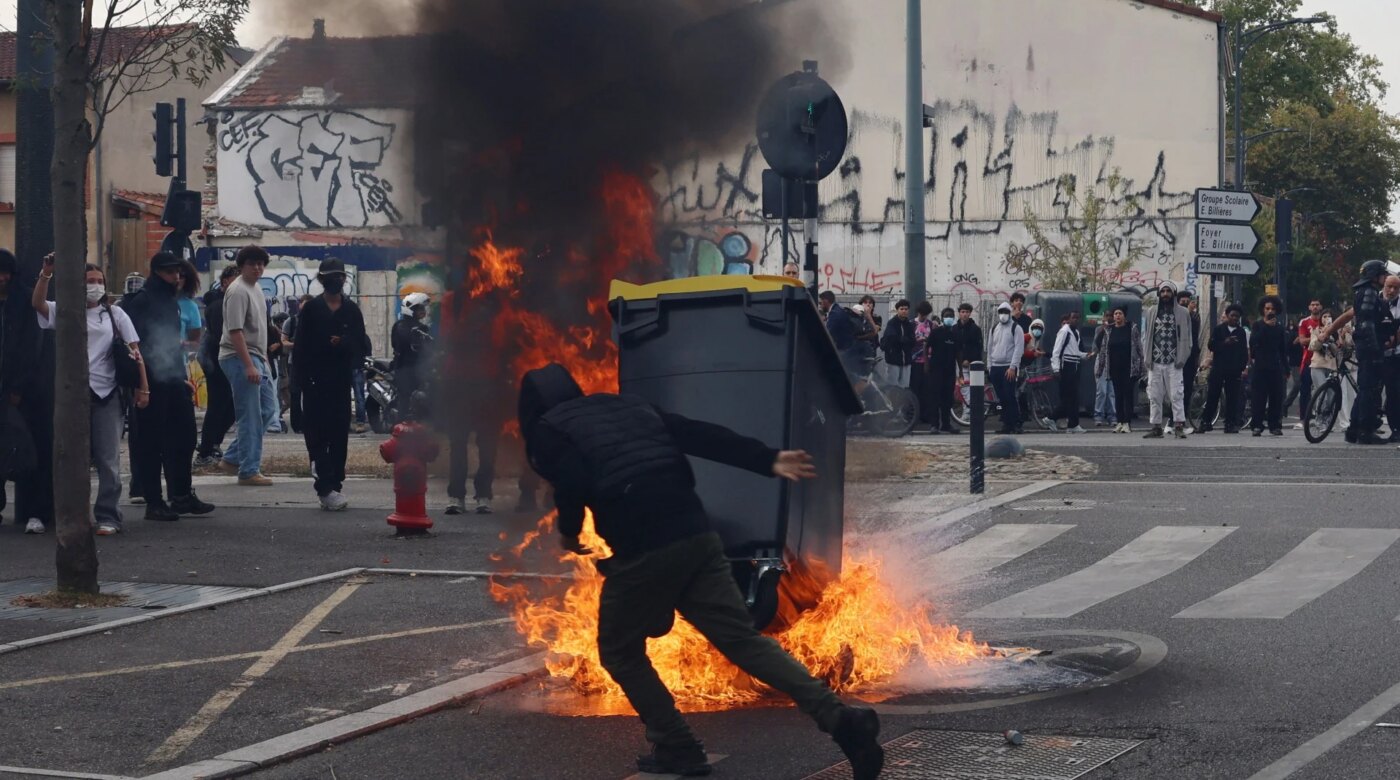 Επεισόδια, συγκρούσεις με την αστυνομία και 1.700 συλλήψεις