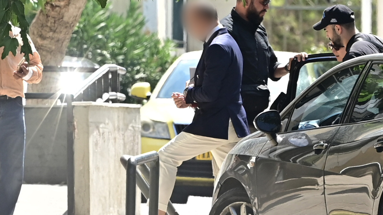 Ο γιατρός ζητά να ερευνηθεί το κινητό του για τις λέξεις «μέθη» και «Μαζωνάκης»