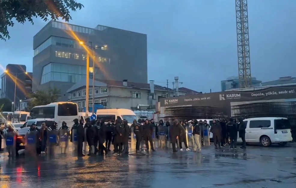 Αστυνομική επιχείρηση κατά του τηλεοπτικού σταθμού της αντιπολίτευσης Halk TV στην Τουρκία – 11 συλλήψεις και διορισμός κρατικού διαχειριστή