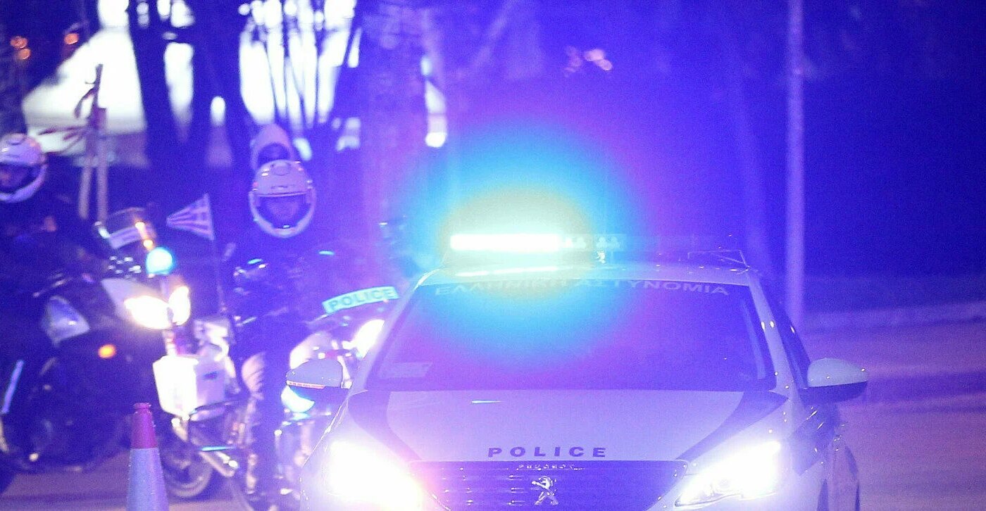 Γλυφάδα: Νεκρός άνδρας δίπλα σε μηχανή – 8 κάλυκες στο σημείο