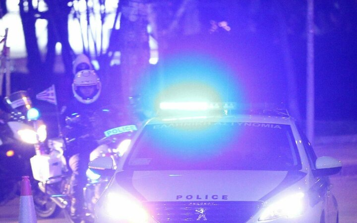 Γλυφάδα: Νεκρός άνδρας δίπλα σε μηχανή – 8 κάλυκες στο σημείο