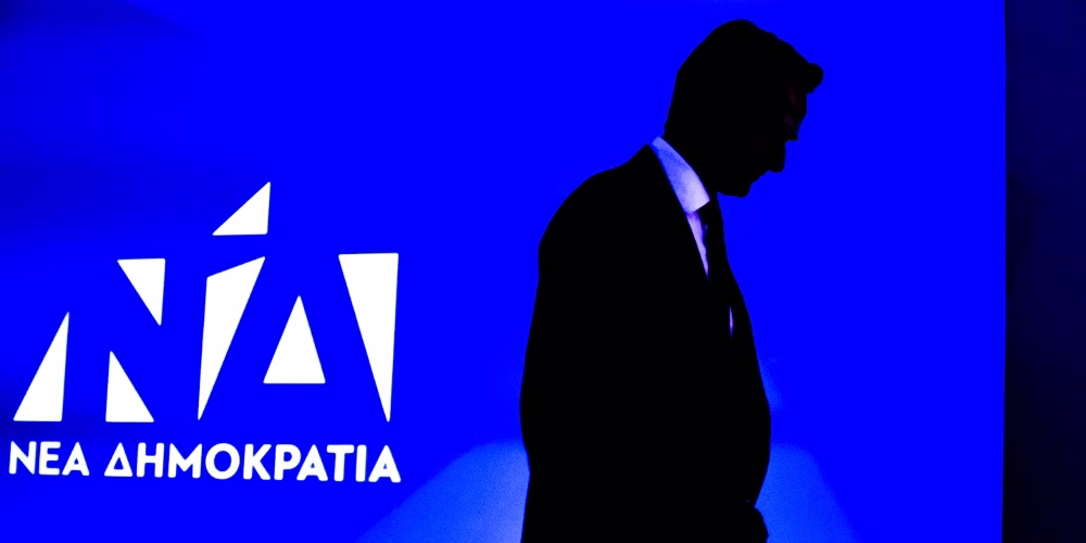Ο Τσίπρας δεν τον αφήνει σε χλωρό κλαρί, ο Σαμαράς του χαλάει τη γιορτή και ο Κυριάκος ανάβει τον πυρσό για να υπάρχει και κάτι μπας και συγκινήσει τον λαϊκό δεξιό