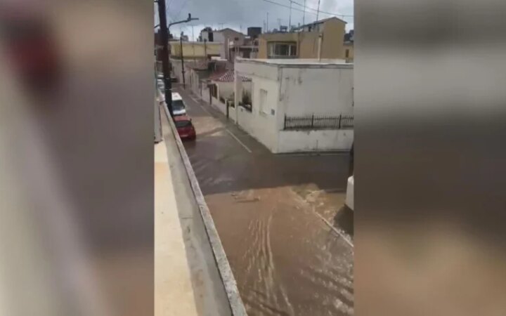 ποτάμια στην Καλαμάτα μετά από νεροποντή (video)