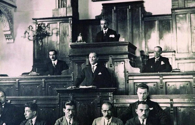 Οι 36 ώρες που διαμόρφωσαν την επίσημη ιστορία της Τουρκίας – Και οι γενοκτονίες στο περιθώριο