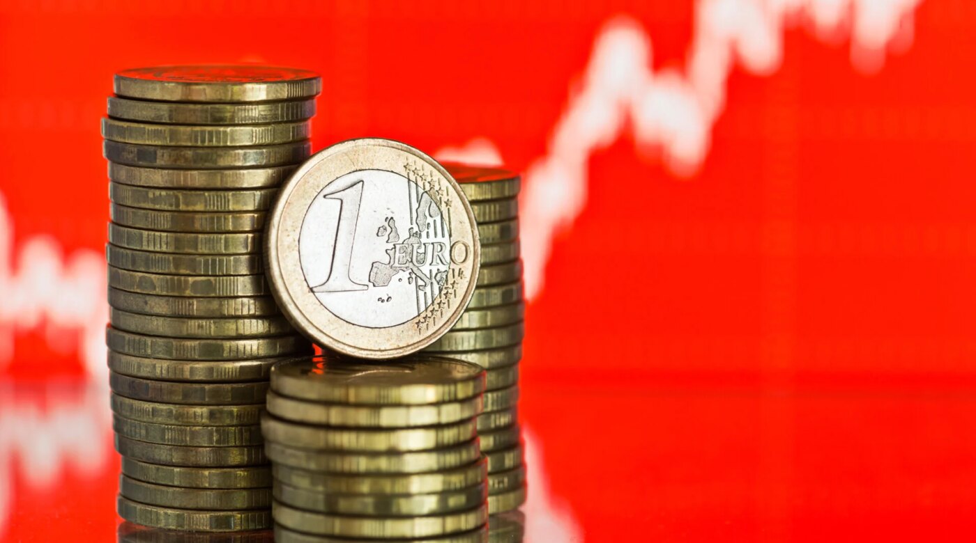 Γιατί το ευρώ «κρέμεται» από τις πολιτικές τύχες Γαλλίας και Ισπανίας