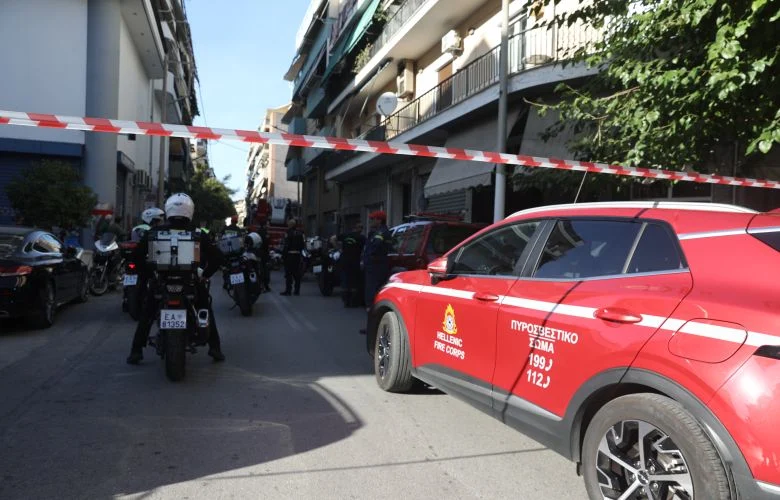 Έκρηξη σε διαμέρισμα μετά από τηλεφώνημα – Τέσσερις τραυματίες, οι δύο αστυνομικοί – News.gr