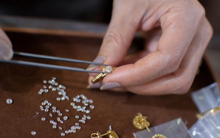 Greek jewellery sales set to fall at least 15% in 2026