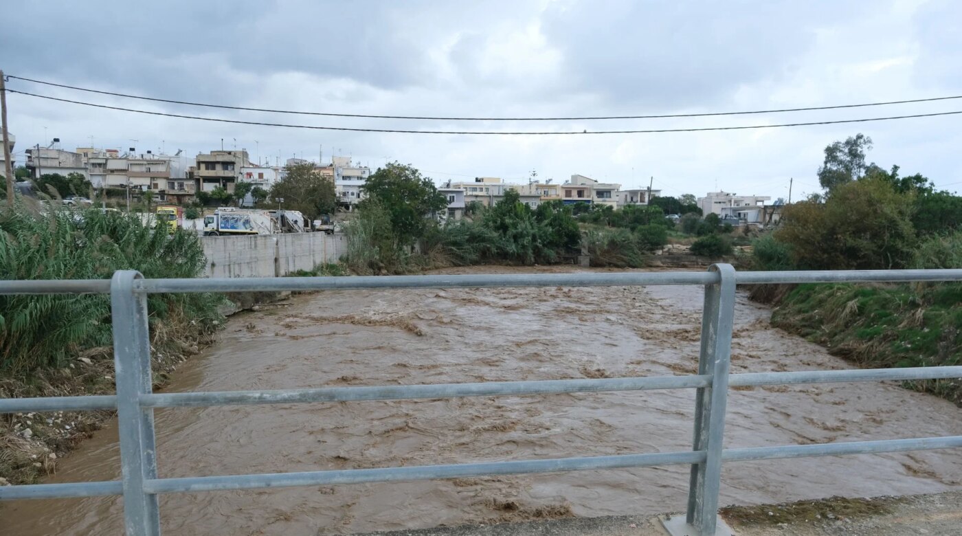Σφοδρό χτύπημα της κακοκαιρίας στην Ιεράπετρα: «Τέτοιες ποσότητες νερού δεν έχουμε ξαναδεί»
