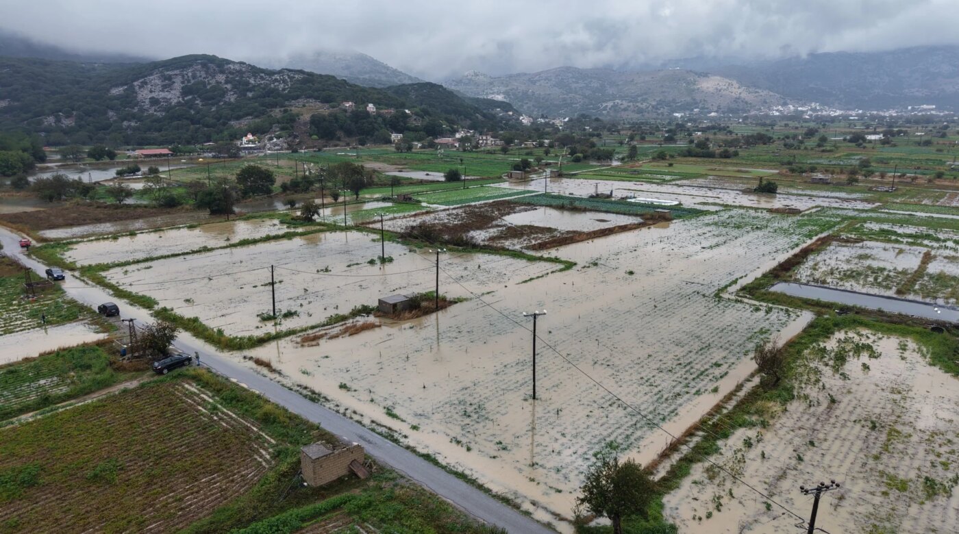 Κλιμάκιο του ΠΑΣΟΚ στον Μυλοπόταμο για τις ζημιές από τις πλημμύρες