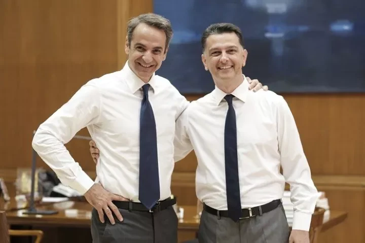 «Από πού αμείβεται ο ‘εθελοντής’ διευθυντής του γραφείου Μητσοτάκη στη Βουλή;» - Απαντήσεις ζητά η ΕΛΑΣ για το ρόλο του Μιχάλη Μπεκίρη