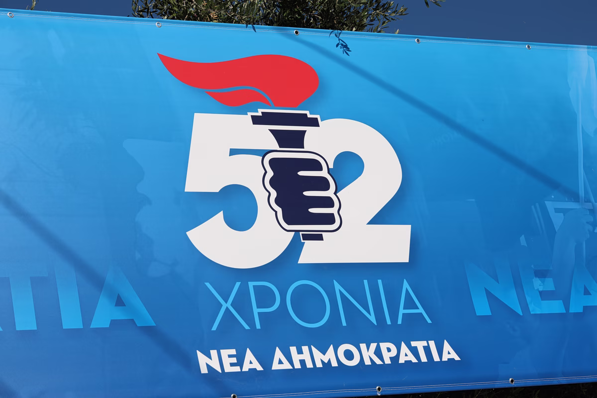 Ενέσεις αυτοπεποίθησης Μητσοτάκη σε «ταραγμένα νερά» - Γενέθλια της ΝΔ χωρίς Καραμανλή, Σαμαρά, Μεϊμαράκη
