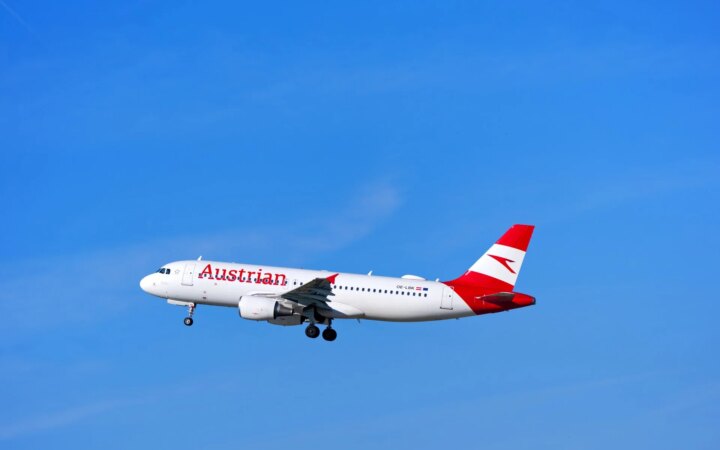 Πτήση της Austrian Air που έκανε αναγκαστική προσγείωση λόγω απειλής βόμβας, υποβάλλεται σε ελέγχους ασφαλείας