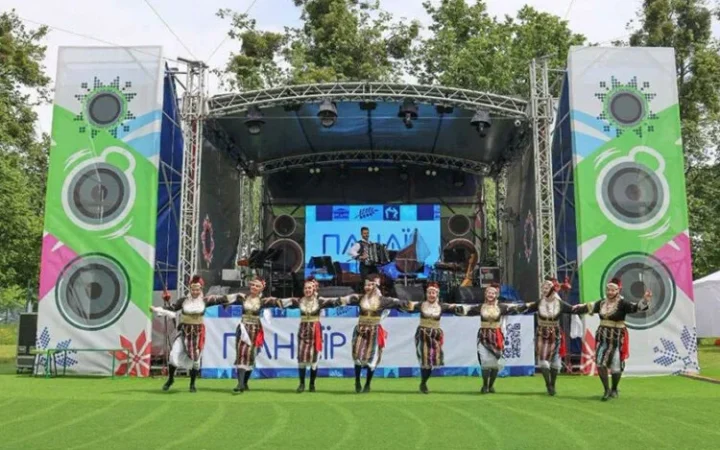 Η Ουκρανία αναγνωρίζει επισήμως το θεσμό των Ελλήνων, που επιμένει μέσα στον πόλεμο