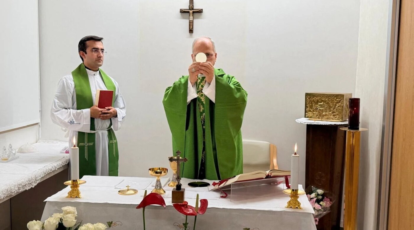 Πάπας Λέων: Τέλεσε λειτουργία στο νοσοκομείο
