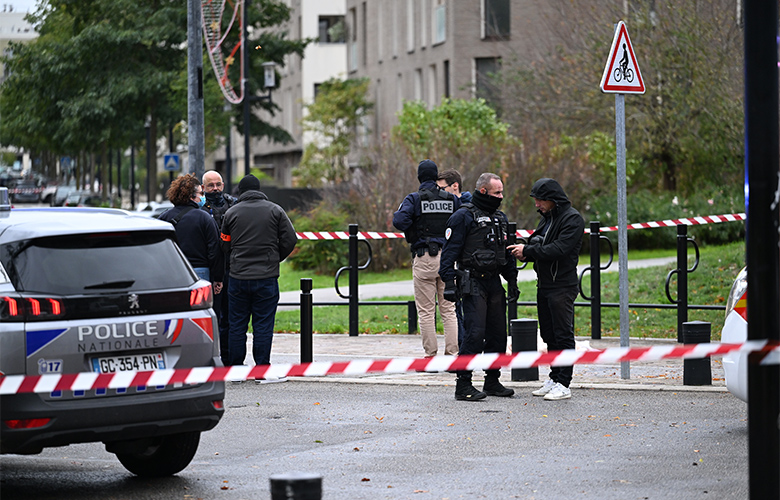 Ένας νεκρός και τέσσερις τραυματίες από πυροβολισμούς σε δημόσιους χώρους – News.gr