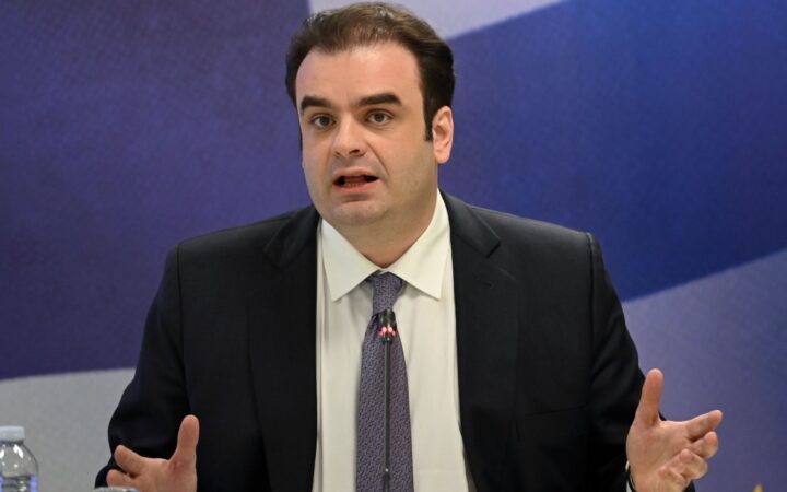 Ανακοίνωσε αύξηση επιδόματος θέρμανσης 30% ο Πιερρακάκης