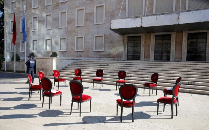 Ο Έντι Ράμα απλώνει και πάλι «καρέκλες διαλόγου» – Ανησυχούν για την κατάσταση στην Αλβανία οι διεθνείς οργανισμοί