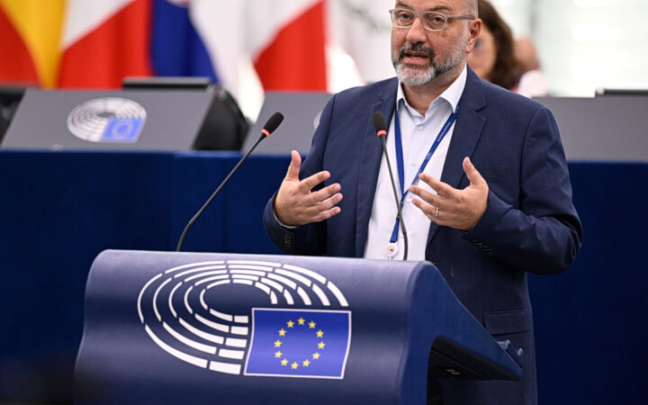 Σάκης Αρναούτογλου από το Στρασβούργο: Η ευρωπαϊκή γραφειοκρατία «στραγγαλίζει» τους μικρούς παραγωγούς