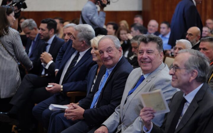 Στο Πολεμικό Μουσείο ο Σαμαράς για την ομιλία Καραμανλή