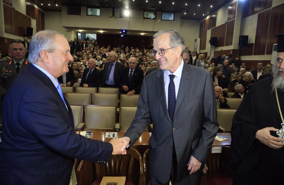 Αιχμηρή δήλωση Σαμαρά μετά την ομιλία Καραμανλή - Διπλό «χτύπημα» σε ένα 24ωρο