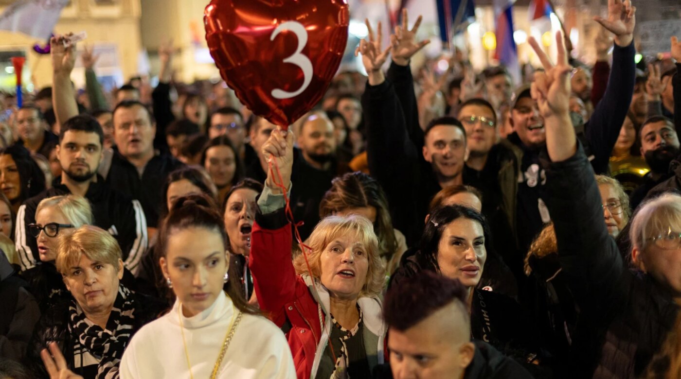Κρίνεται το πολιτικό μέλλον του Βούτσιτς στην πιο αμφίρροπη εκλογική αναμέτρηση των τελευταίων ετών