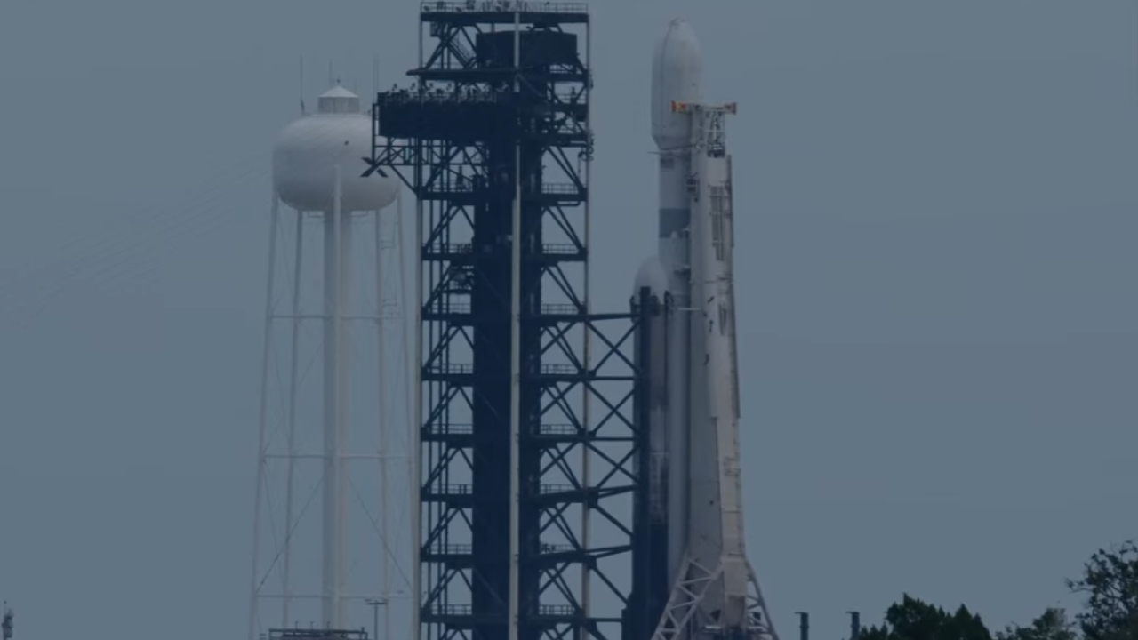 SpaceX: Θα εκτοξεύσει πλήρωμα της NASA με μια - προς απόσυρση - κάψουλα Dragon