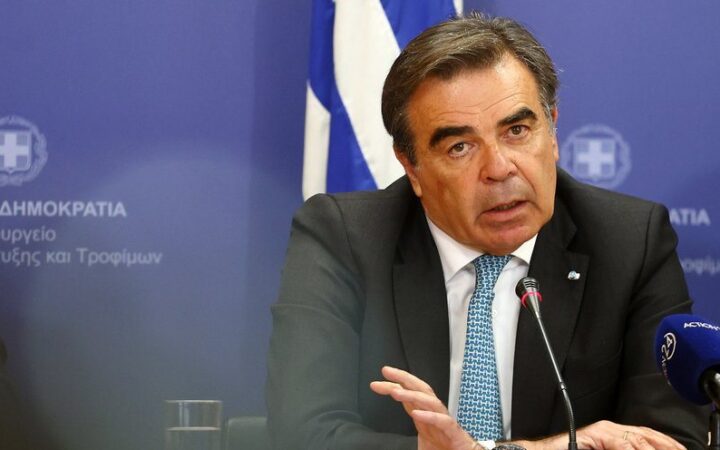 Ο Σχοινάς ξεκινά το διάλογο με αγροτικούς φορείς, παρών ο Πιτσιλής