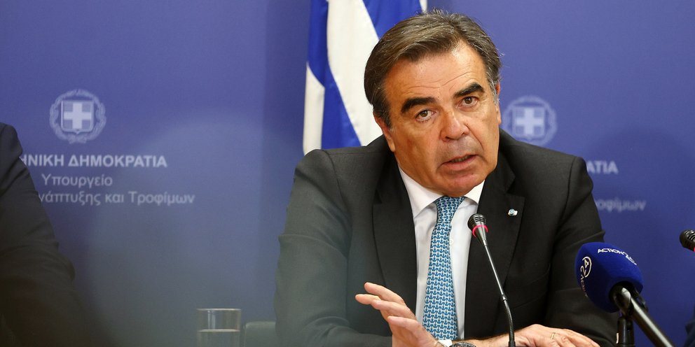 Ο Σχοινάς ξεκινά το διάλογο με αγροτικούς φορείς, παρών ο Πιτσιλής