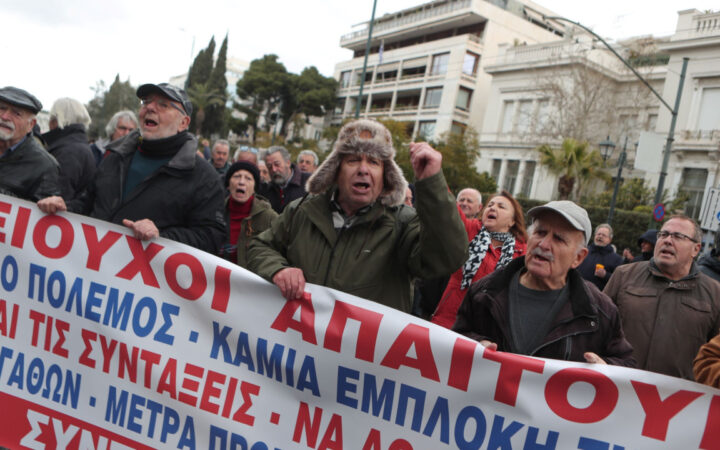 Μπαράζ κινητοποιήσεων από τους συνταξιούχους σε όλη τη χώρα