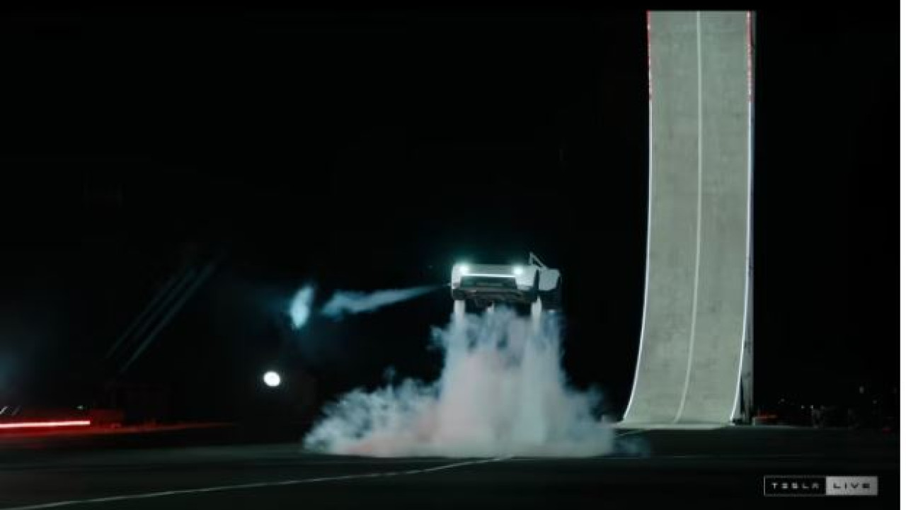 Tesla Roadster: Το ηλεκτρικό supercar που πετάει και πιάνει τα 97 χλμ/ώρα σε λιγότερο από 1 δευτερόλεπτο
