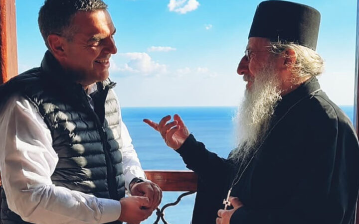 Ο Αλέξης Τσίπρας στο Άγιον Όρος - Βρέθηκε στο κελί του παπά Τύχωνα και τη Μονή Βατοπαιδίου