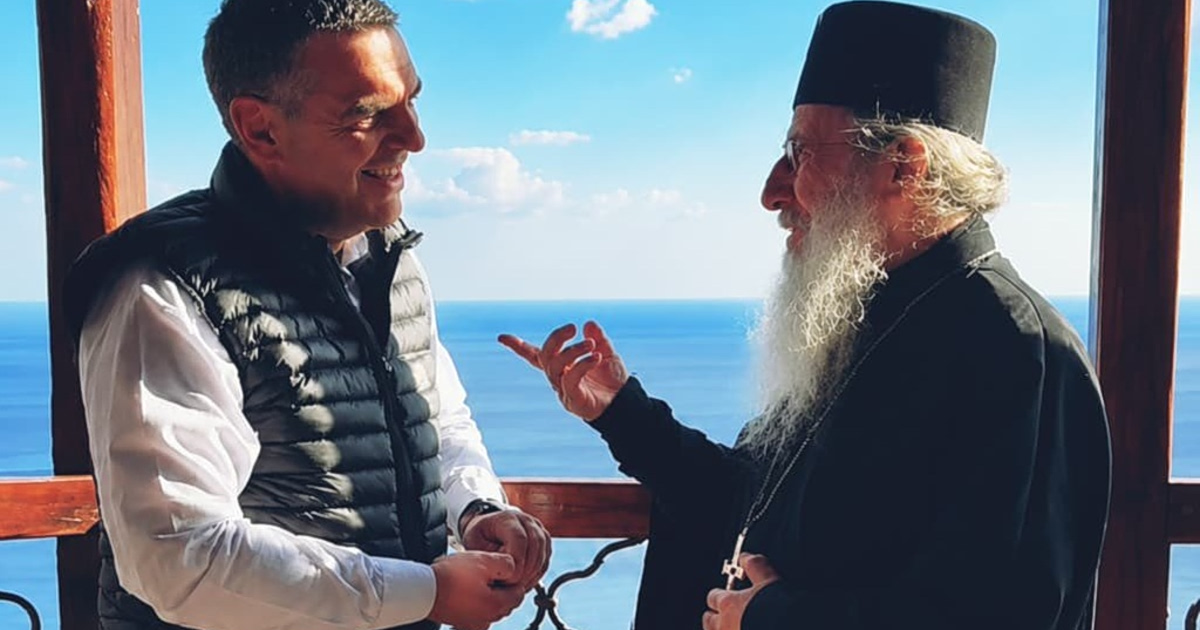 Ο Αλέξης Τσίπρας στο Άγιον Όρος - Βρέθηκε στο κελί του παπά Τύχωνα και τη Μονή Βατοπαιδίου