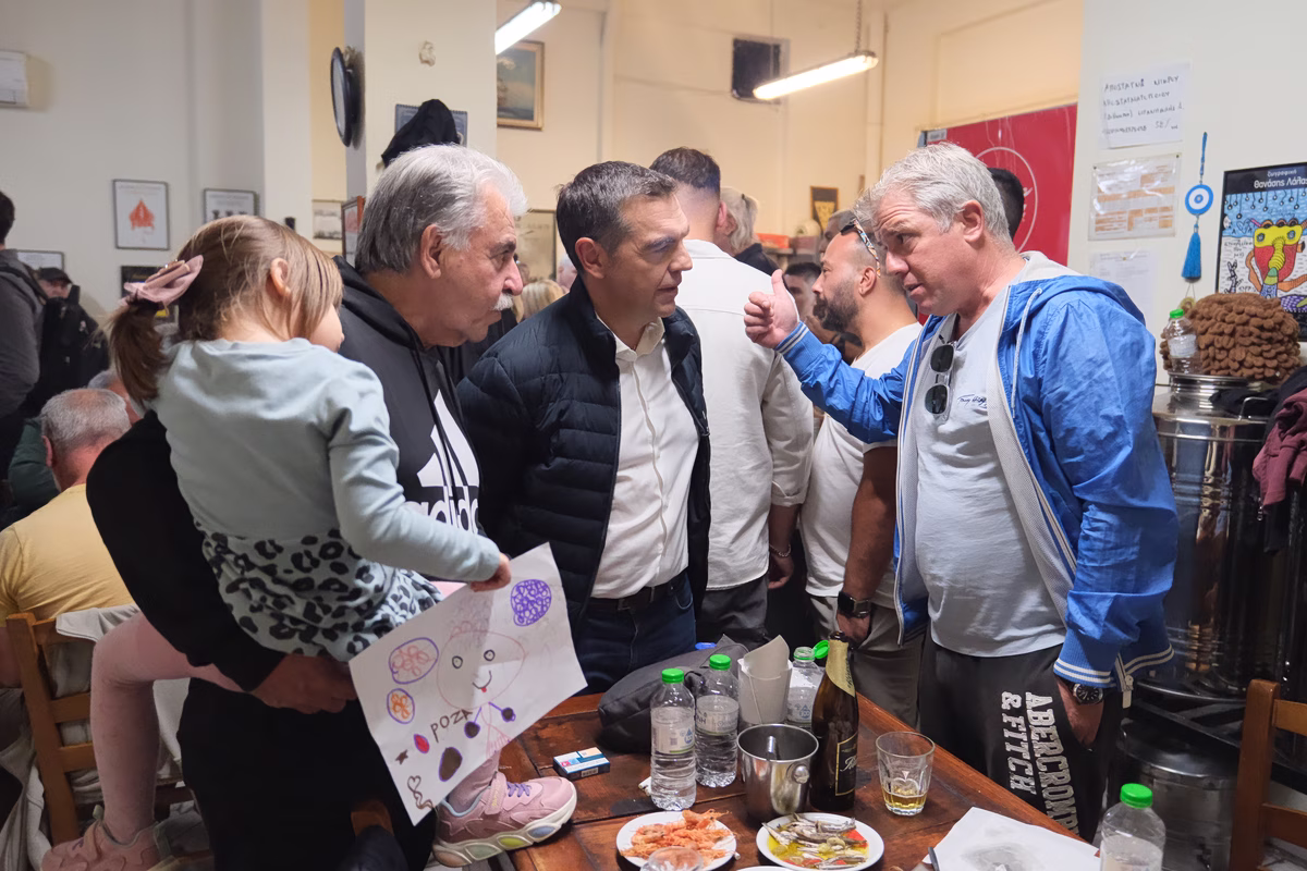 Περιοδεία στη Θεσσαλία: Ο Τσίπρας στην πρωτεύουσα της Μαγνησίας - Καφές, τσίπουρο, Νίκη Βόλου και ένα «μυστικό»