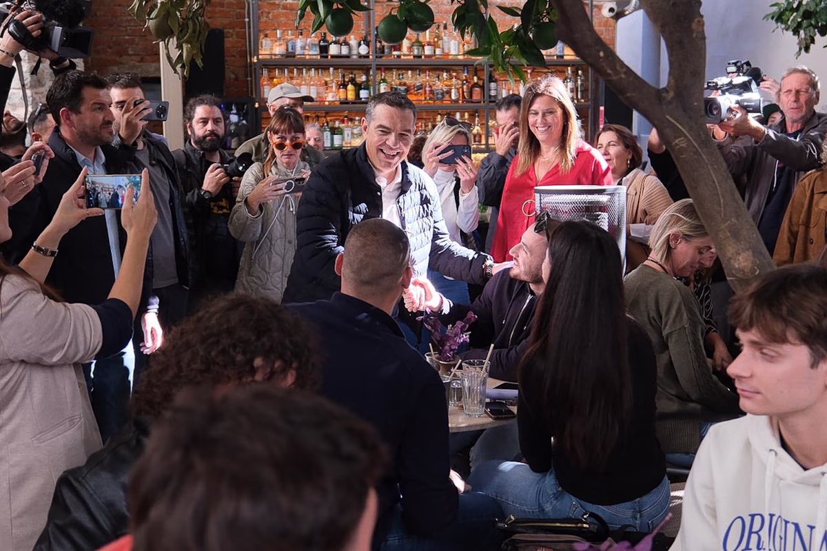 Στον Βόλο: Το «καρφί» Τσίπρα για τον «και α και ου και ΔΑΠ-ΝΔΦΚ» και ο άλλος δρόμος που είναι εφικτός και περνά από το χέρι των νέων