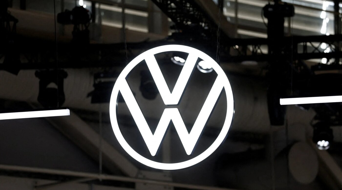 Οι εργαζόμενοι της Volkswagen απειλούν με απεργίες από Ιανουάριο – Αντιδρούν για το «πάγωμα» μισθών έως το 2030
