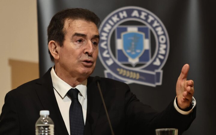 Μ. Χρυσοχοΐδης: 100 καταγγελίες για ενδοοικογενειακή βία την ημέρα στην Αττική